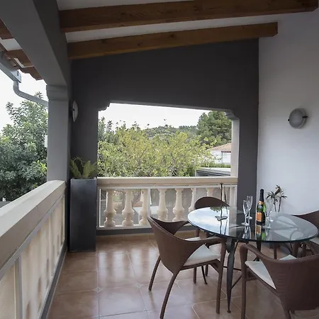 Aurora Villa